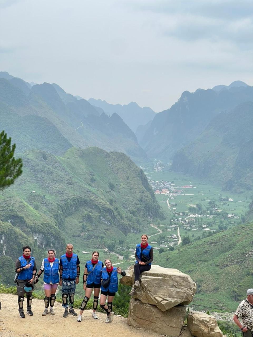 Yolo Ha Giang Adventures, Motorbike And Loop Tours Hotel ภายนอก รูปภาพ