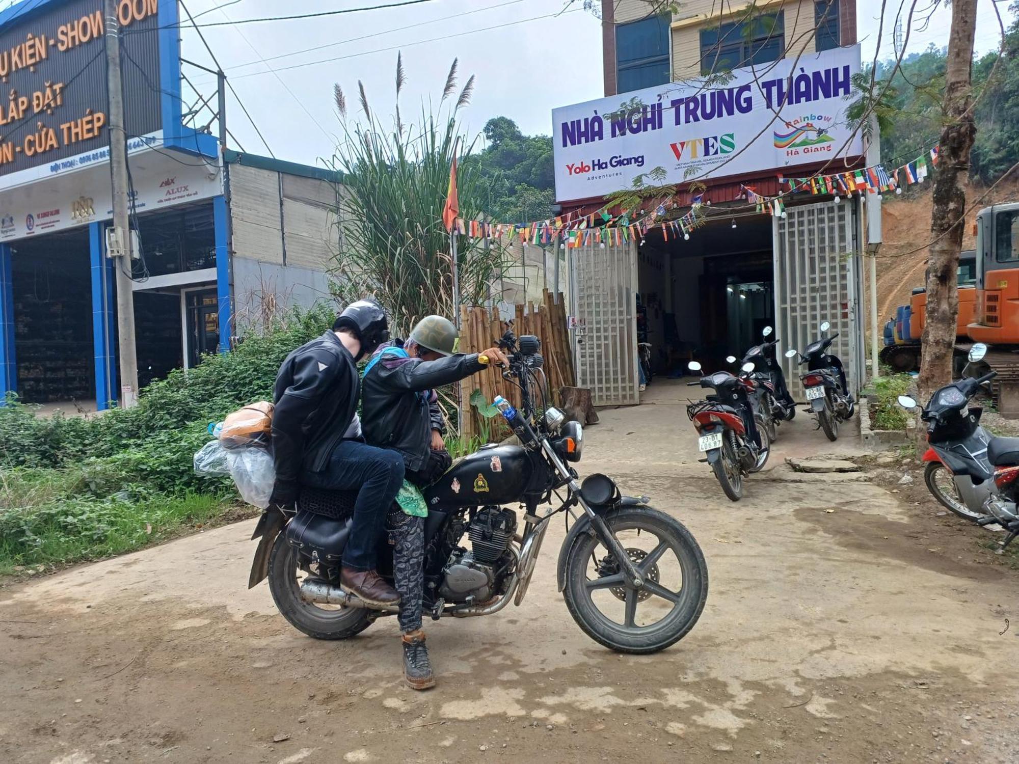 Yolo Ha Giang Adventures, Motorbike And Loop Tours Hotel ภายนอก รูปภาพ