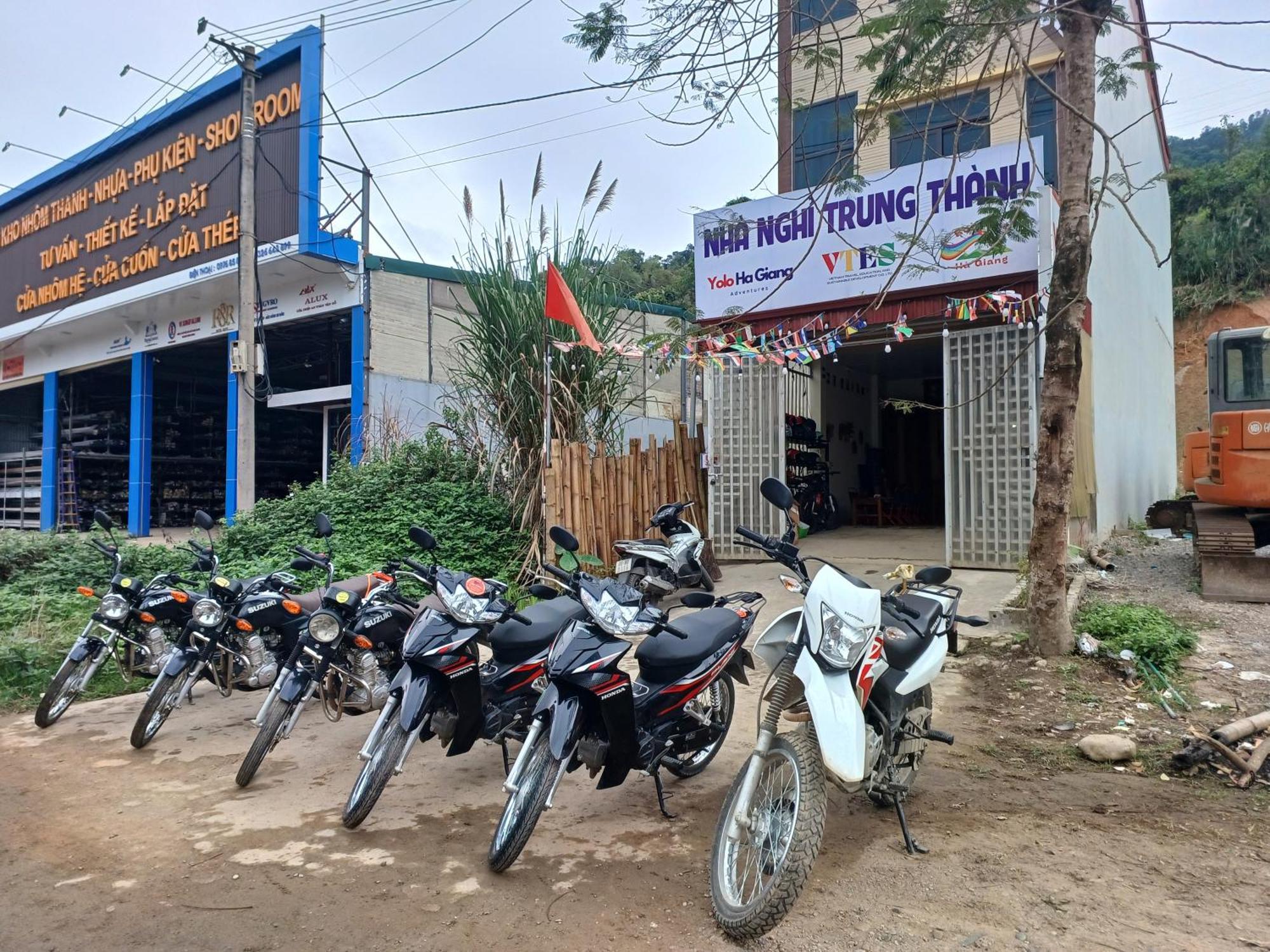 Yolo Ha Giang Adventures, Motorbike And Loop Tours Hotel ภายนอก รูปภาพ