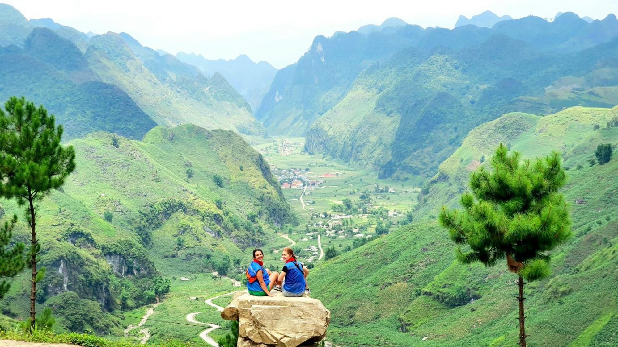 Yolo Ha Giang Adventures, Motorbike And Loop Tours Hotel ภายนอก รูปภาพ