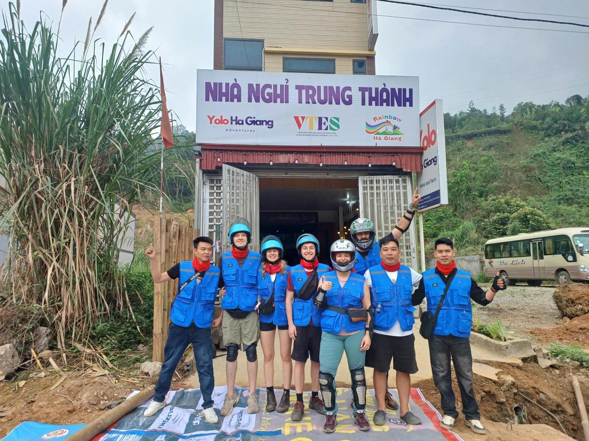 Yolo Ha Giang Adventures, Motorbike And Loop Tours Hotel ภายนอก รูปภาพ