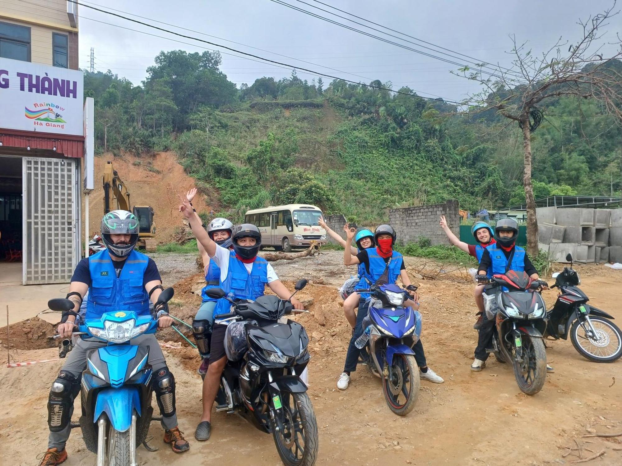 Yolo Ha Giang Adventures, Motorbike And Loop Tours Hotel ภายนอก รูปภาพ