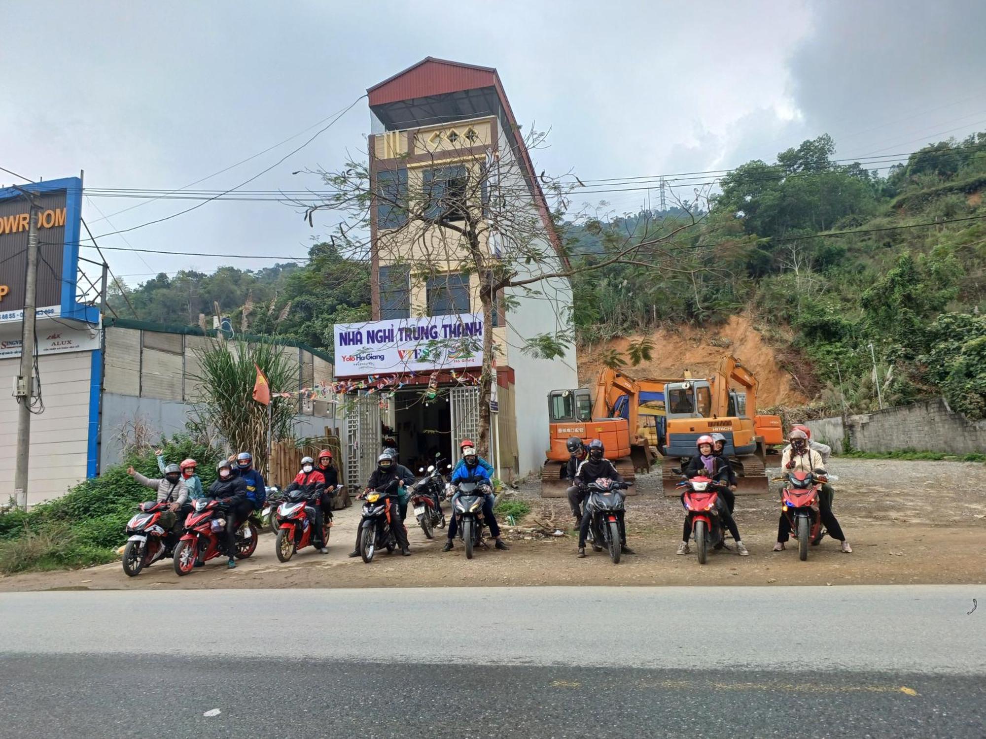 Yolo Ha Giang Adventures, Motorbike And Loop Tours Hotel ภายนอก รูปภาพ