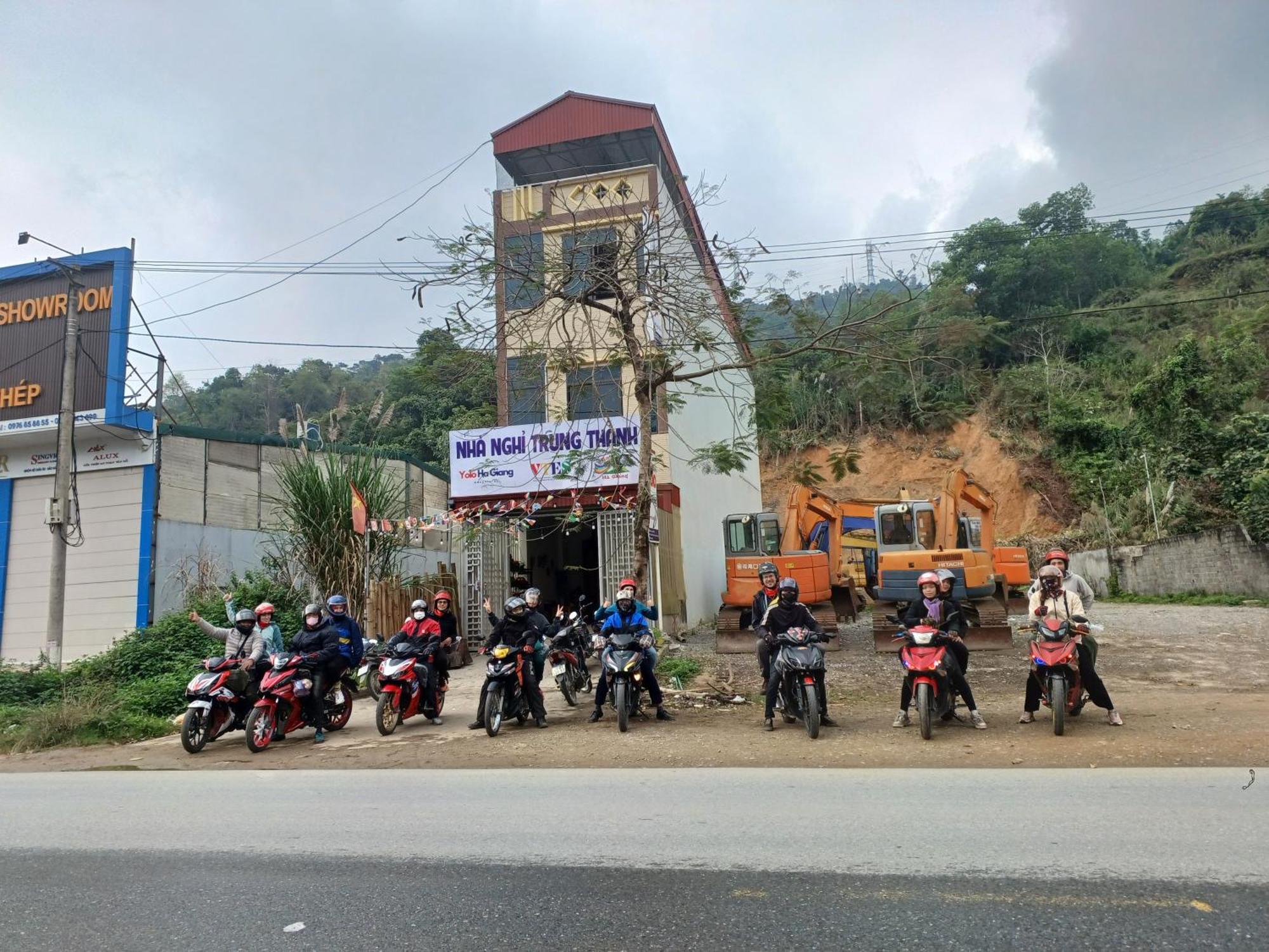 Yolo Ha Giang Adventures, Motorbike And Loop Tours Hotel ภายนอก รูปภาพ