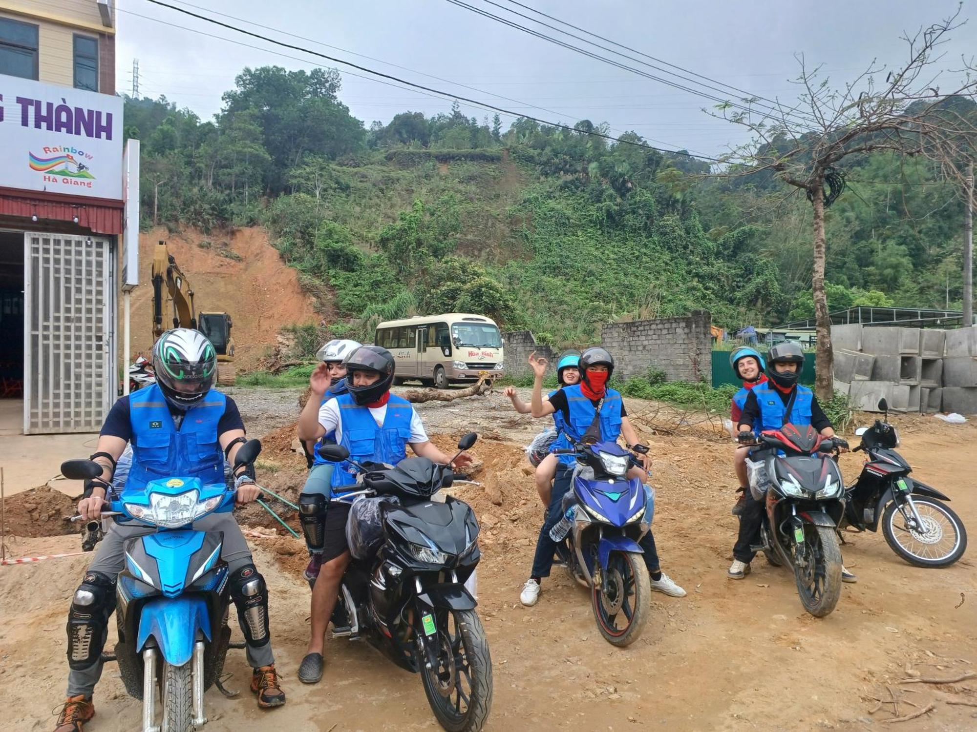 Yolo Ha Giang Adventures, Motorbike And Loop Tours Hotel ภายนอก รูปภาพ