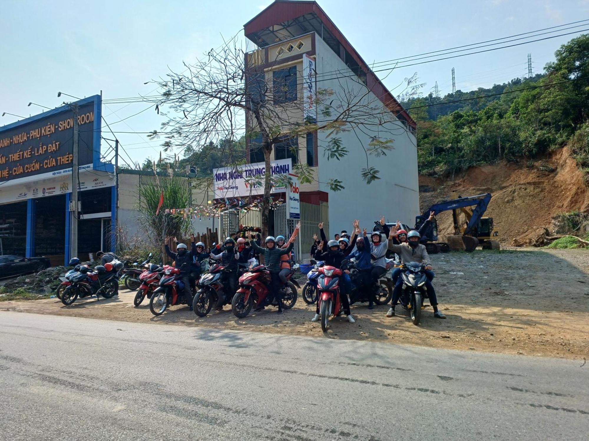 Yolo Ha Giang Adventures, Motorbike And Loop Tours Hotel ภายนอก รูปภาพ