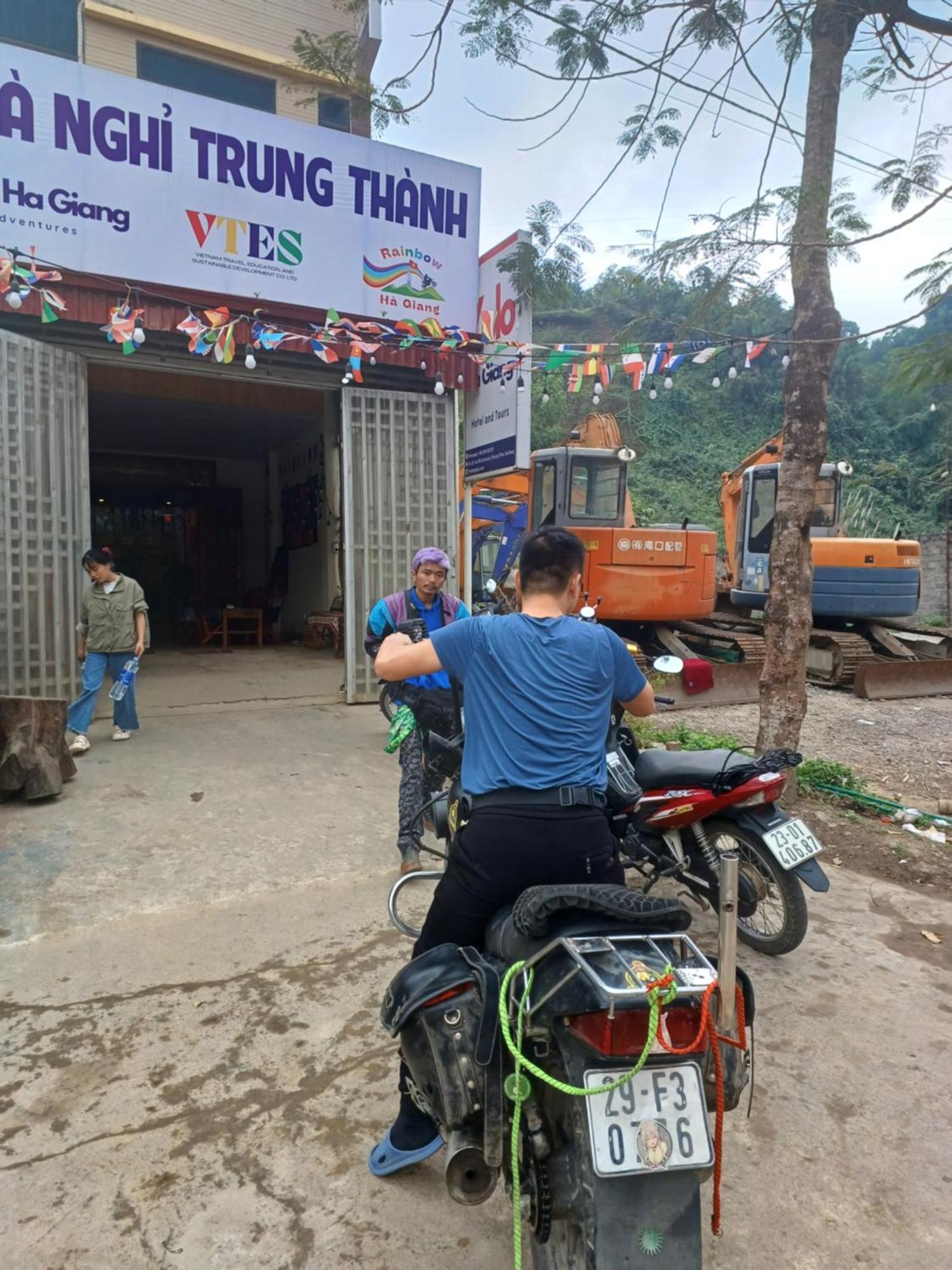 Yolo Ha Giang Adventures, Motorbike And Loop Tours Hotel ภายนอก รูปภาพ