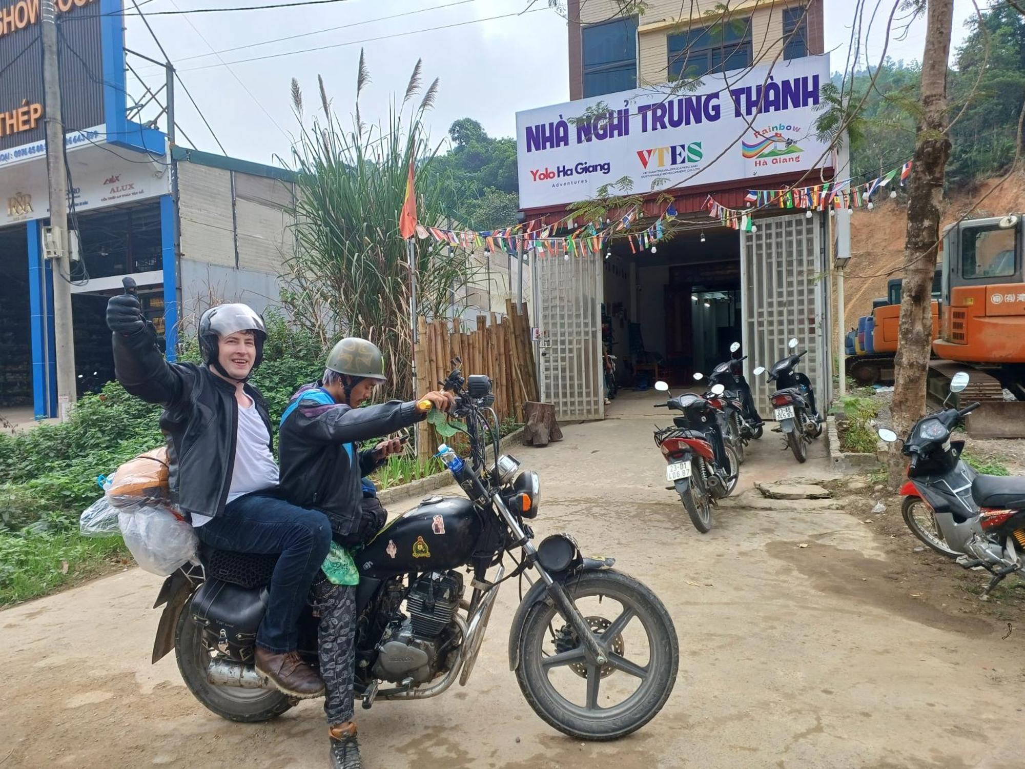 Yolo Ha Giang Adventures, Motorbike And Loop Tours Hotel ภายนอก รูปภาพ