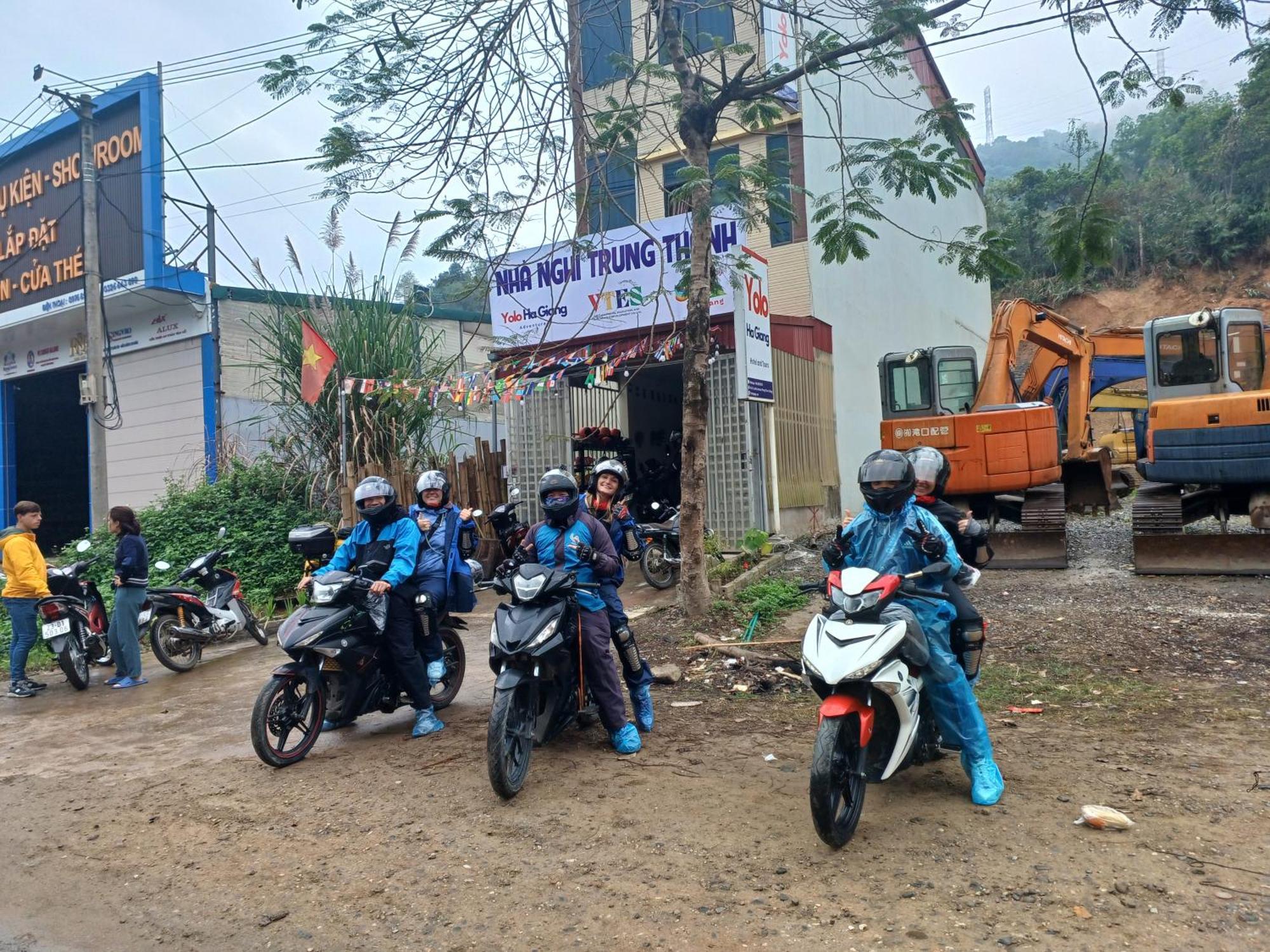 Yolo Ha Giang Adventures, Motorbike And Loop Tours Hotel ภายนอก รูปภาพ